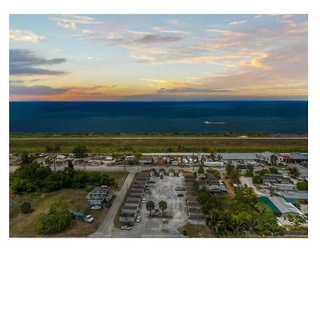 Modern Studio Retreat With King Bed - Cozy Comfort Pahokee Kültér fotó