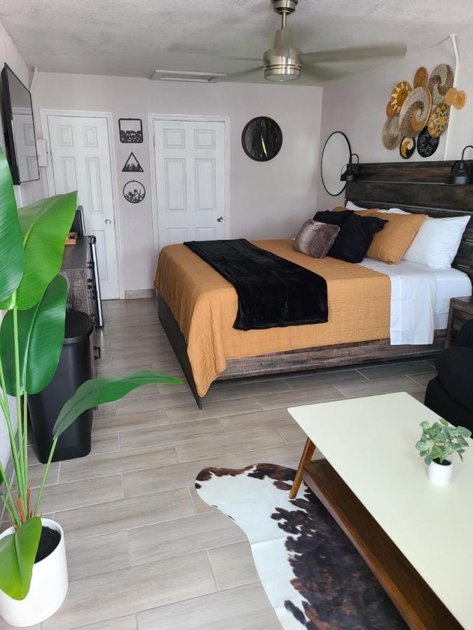 Modern Studio Retreat With King Bed - Cozy Comfort Pahokee Kültér fotó