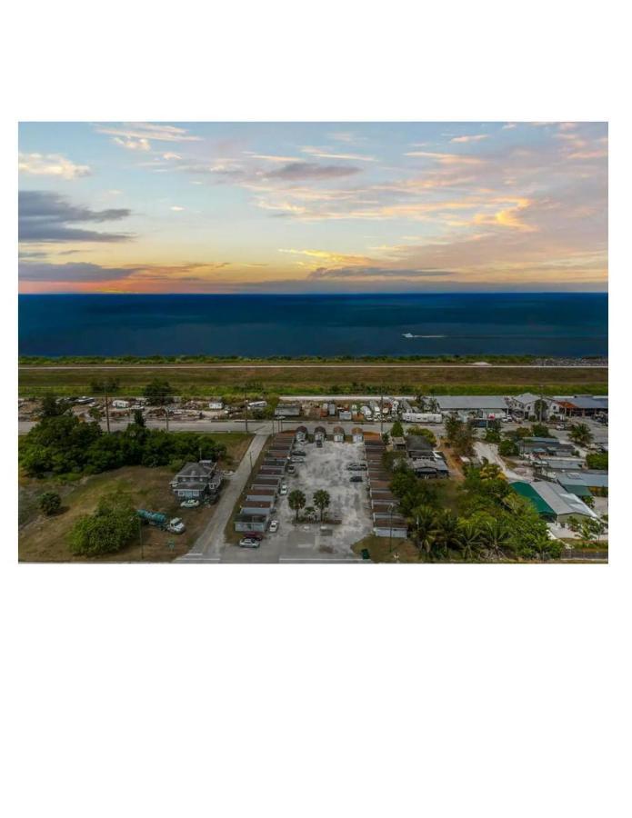 Modern Studio Retreat With King Bed - Cozy Comfort Pahokee Kültér fotó